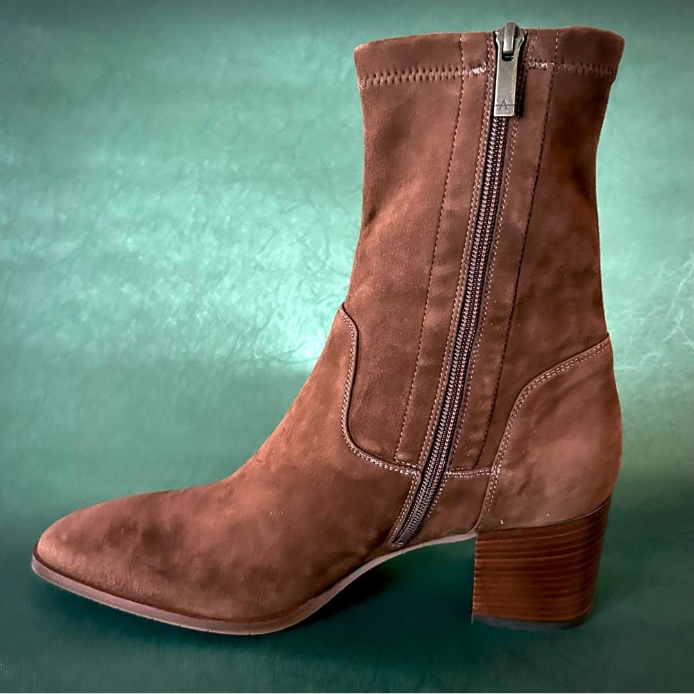 Brown suede Aquatilia booties